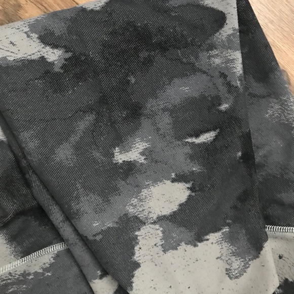 Lululemon Wunder Under Floral Platoon Size 4 - Picture 7 of 7